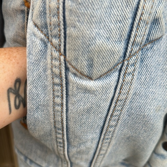 Vintage Levi's Sherpa Lined Trucker Style Red Tab Denim Jacket Sz S - Picture 4 of 12